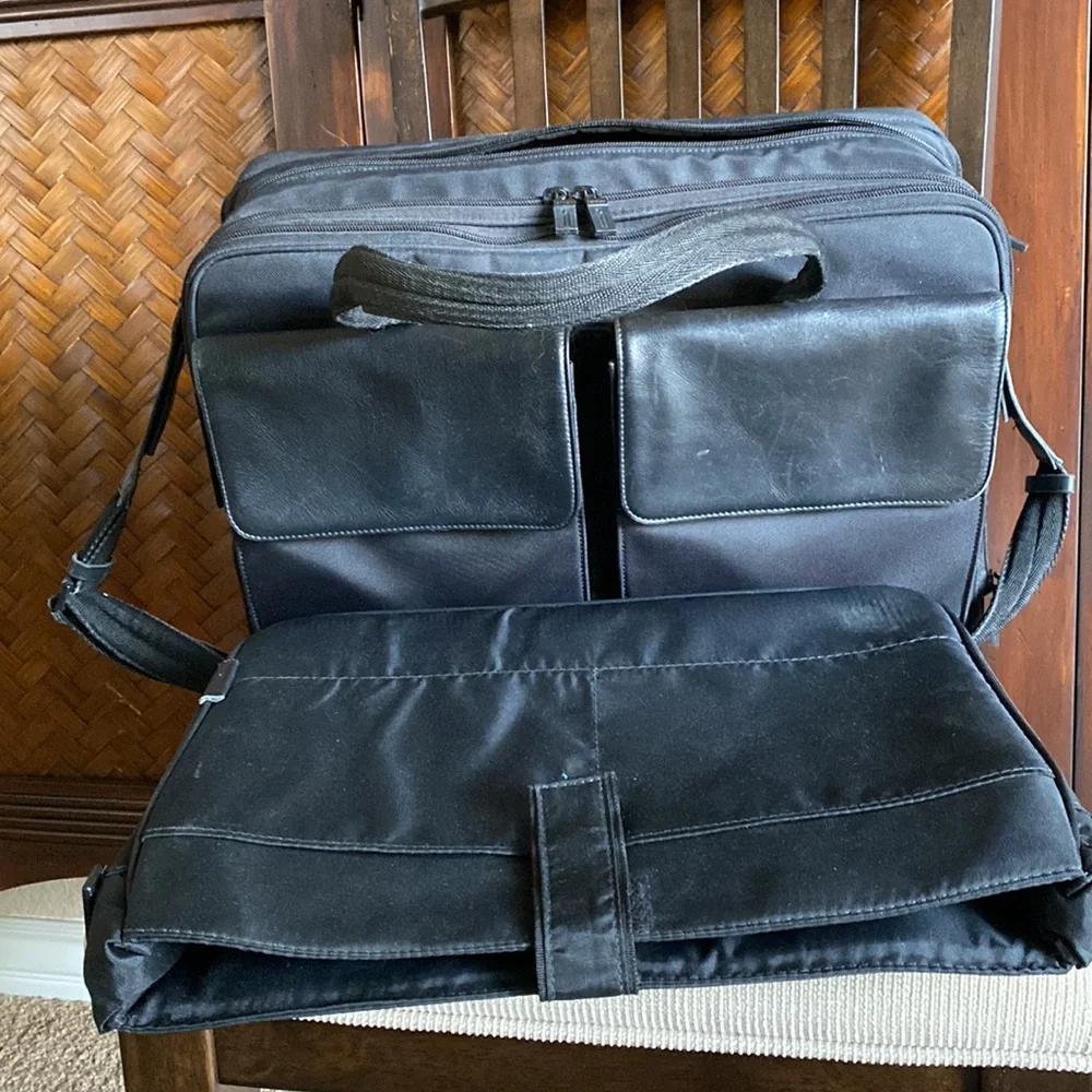 HARTMANN - “The Moderns”nylon/leather travel briefcase
